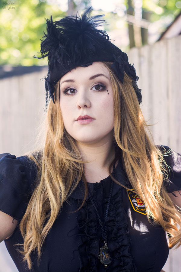 The Gorgeous Dolly Monroe shows her flair with a Gloomth Clothing dress!!